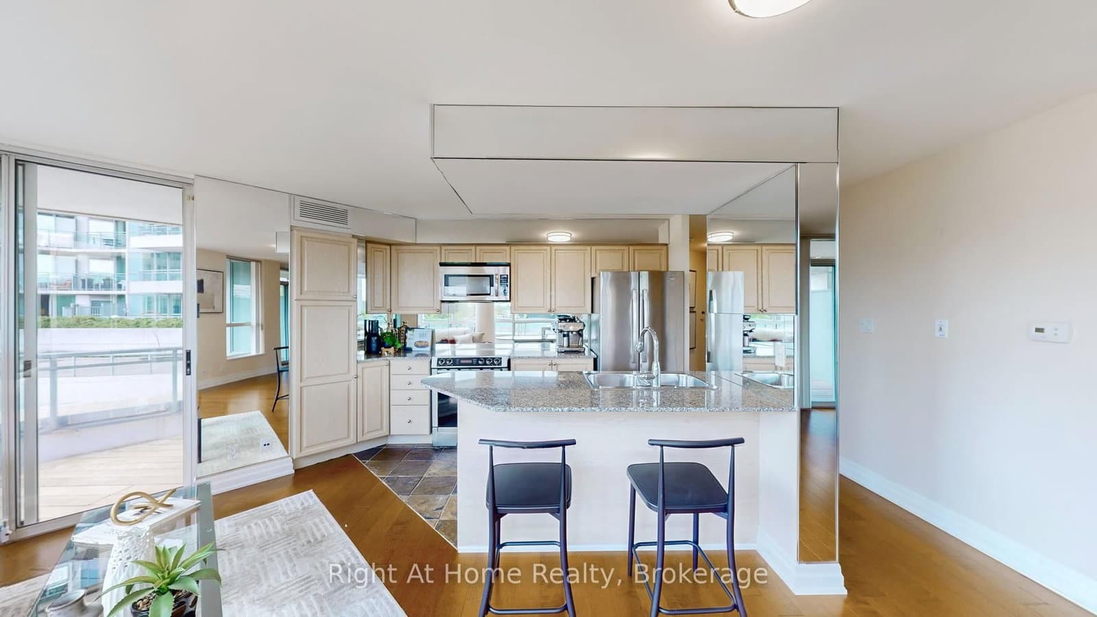 228 Queens Quay W, Unit 209 thumbnail 4