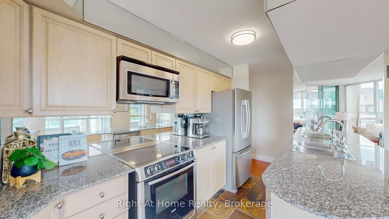 228 Queens Quay W, Unit 209 thumbnail 5