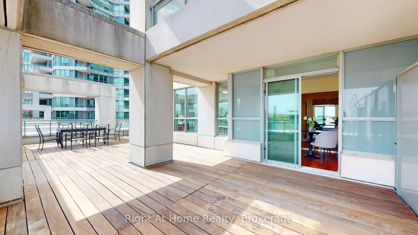 228 Queens Quay W, Unit 209 thumbnail 9