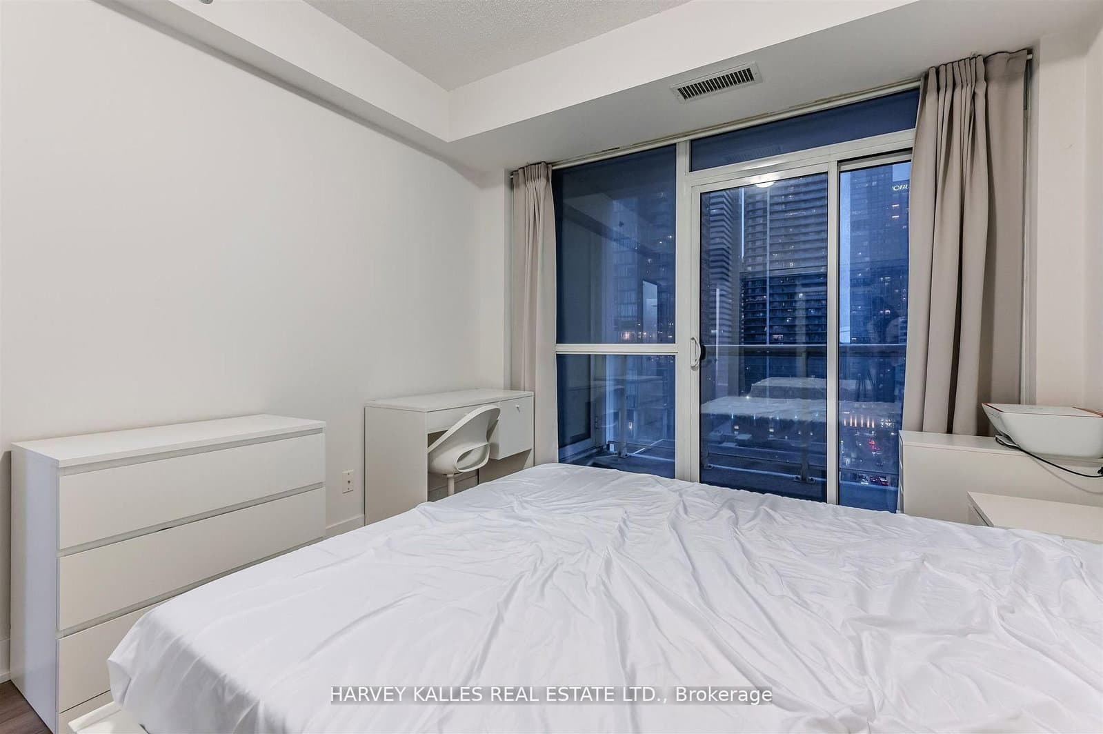 318 Richmond Street W, Unit 1508 thumbnail 22