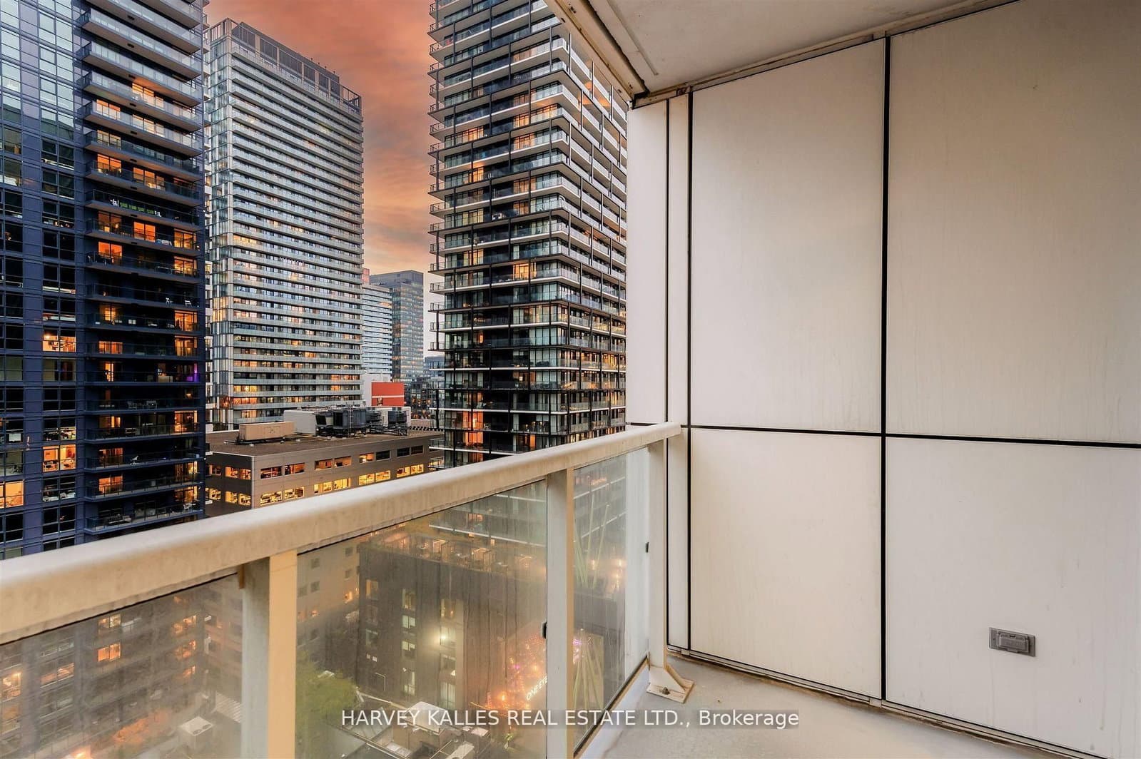 318 Richmond Street W, Unit 1508 thumbnail 27