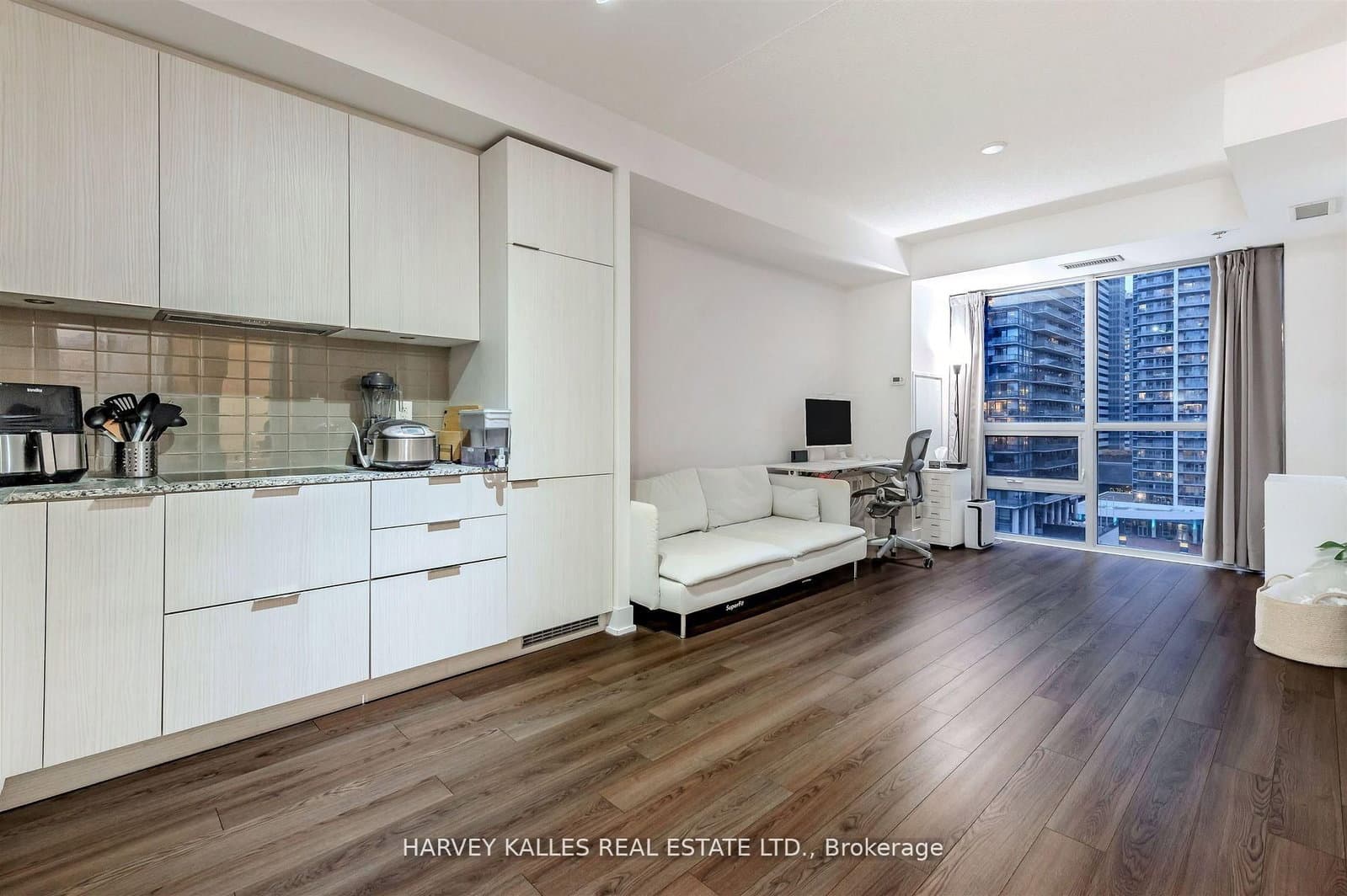 318 Richmond Street W, Unit 1508 thumbnail 7