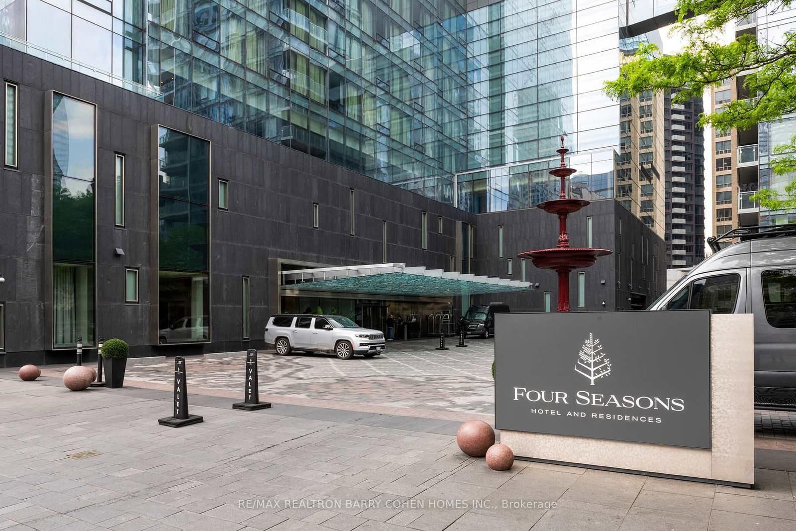 50 Yorkville Avenue, Unit 5202 thumbnail 25
