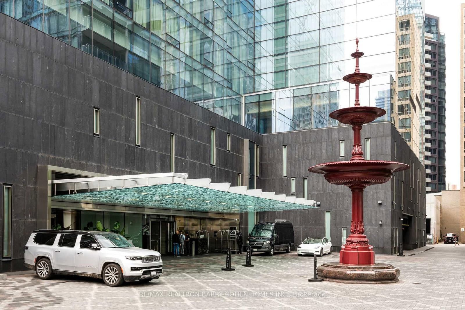 50 Yorkville Avenue, Unit 5202 thumbnail 26