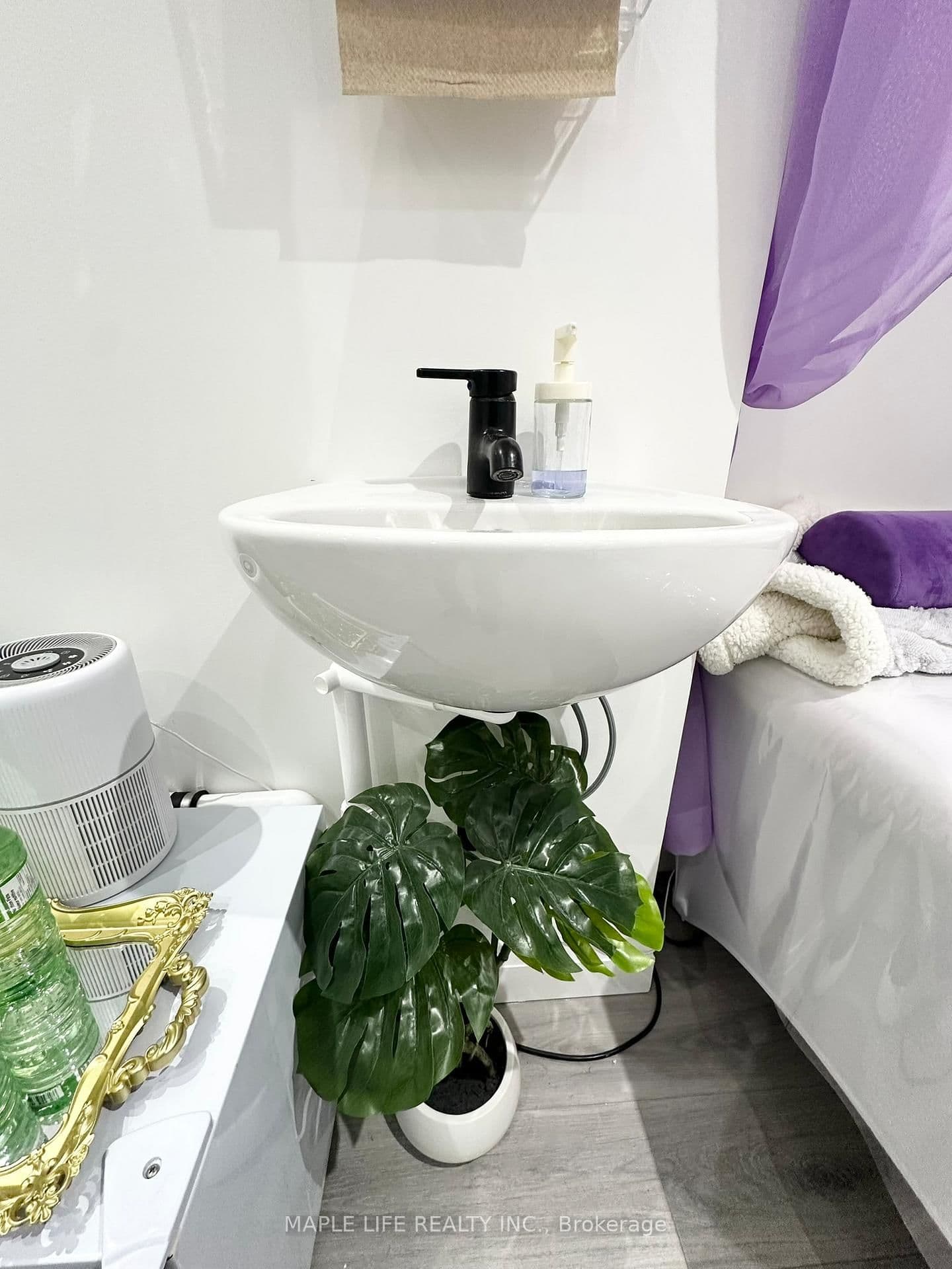 901 Yonge Street, Unit 106 thumbnail 11