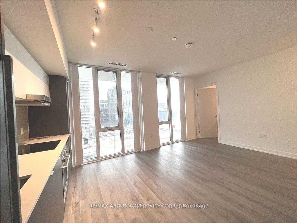138 Downes Street, Unit 1105 thumbnail 3