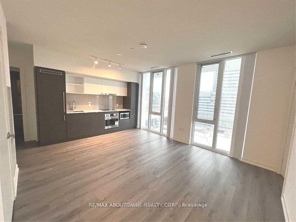 138 Downes Street, Unit 1105 thumbnail 4