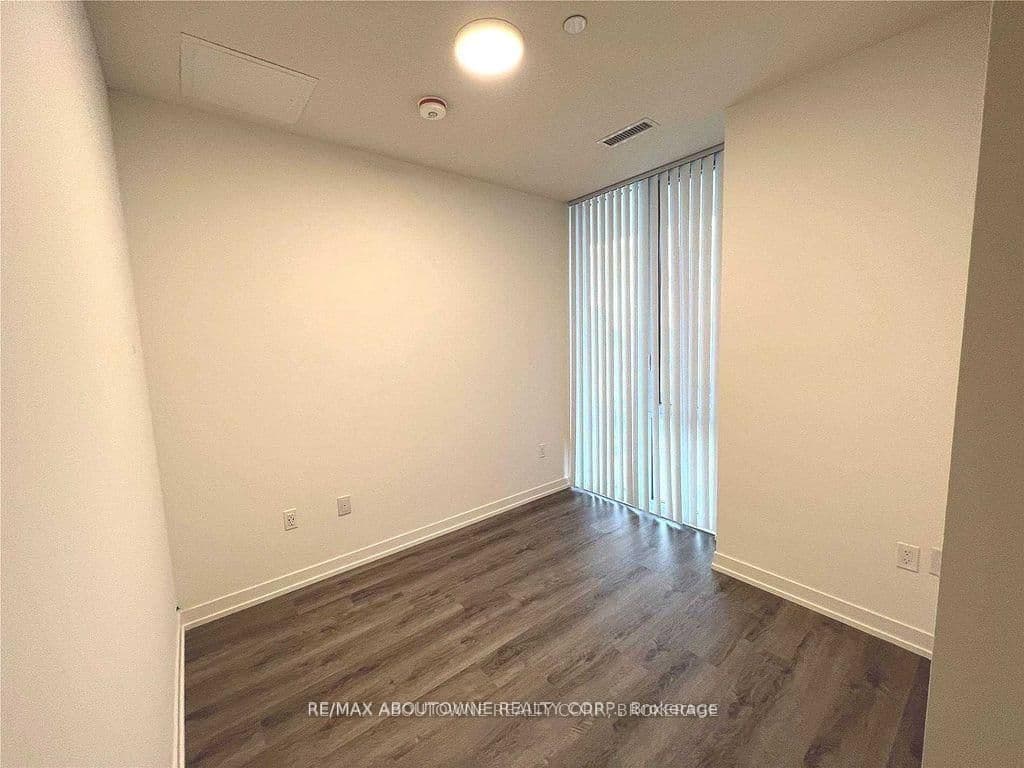 138 Downes Street, Unit 1105 thumbnail 5