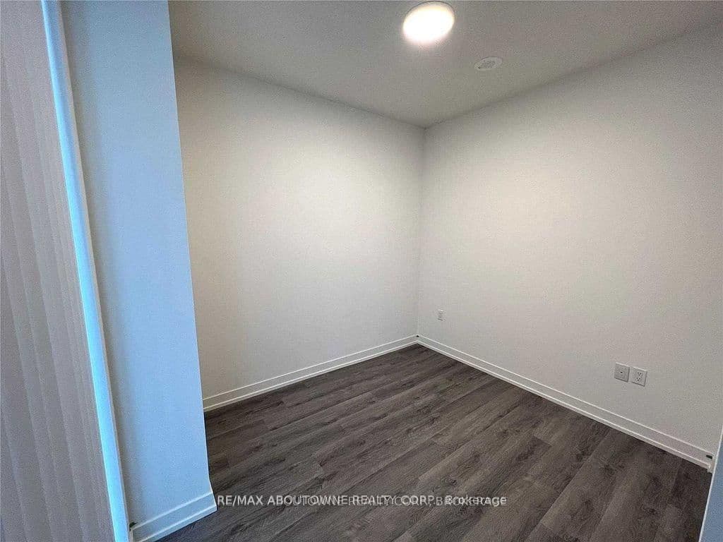 138 Downes Street, Unit 1105 thumbnail 7