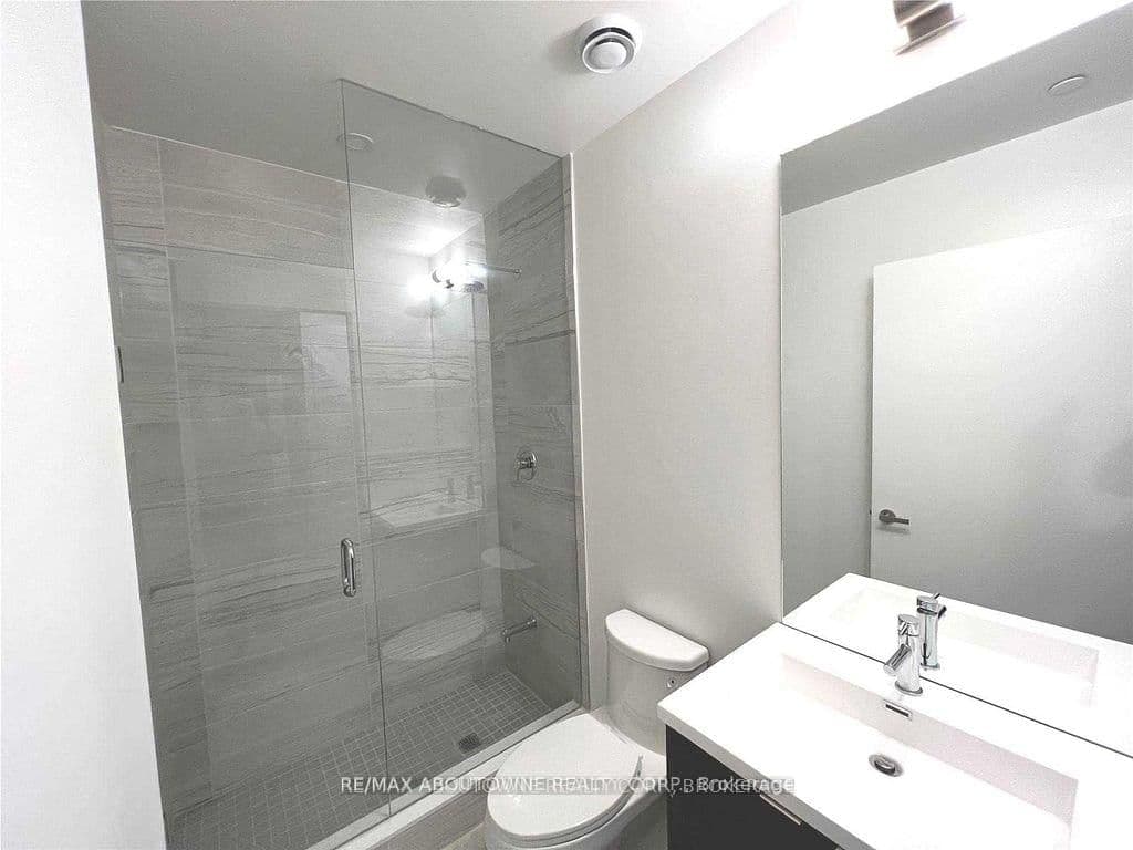 138 Downes Street, Unit 1105 thumbnail 8
