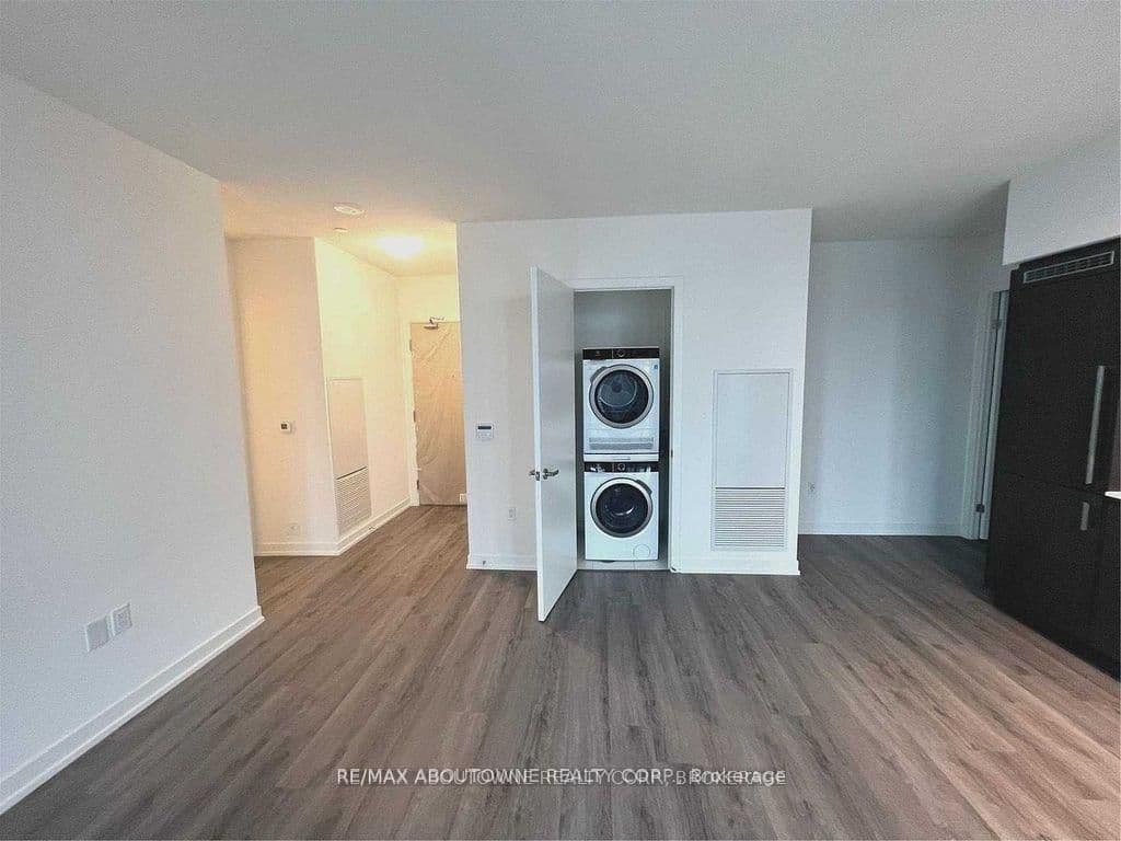 138 Downes Street, Unit 1105 thumbnail 9