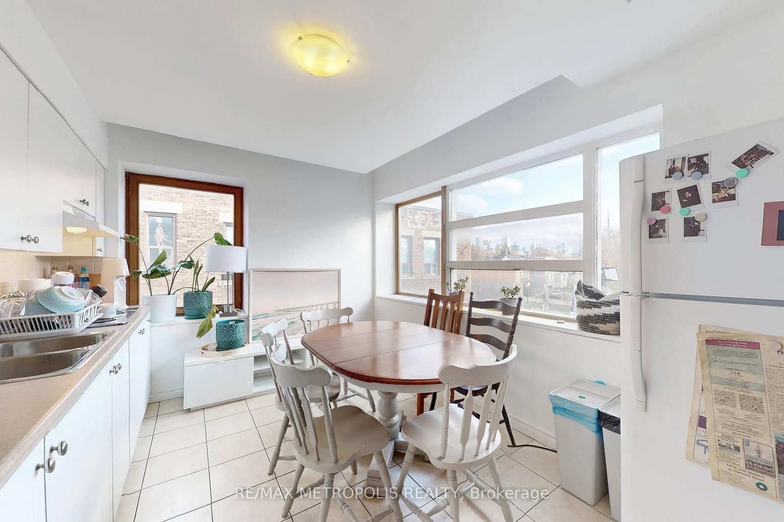 527 Bloor Street W, Unit 3 thumbnail 3
