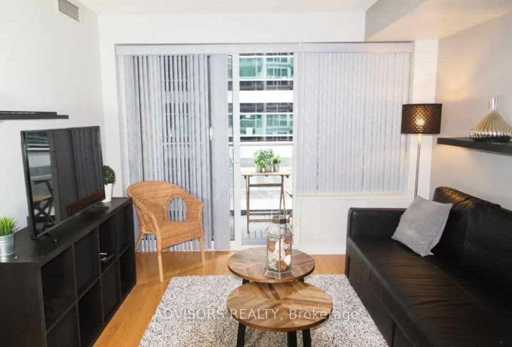 270 Wellington Street, Unit 413 - Image 1
