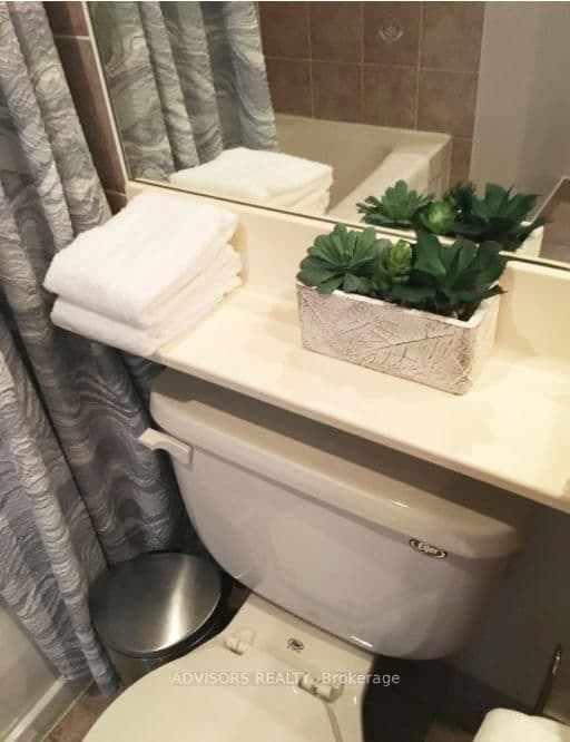 270 Wellington Street, Unit 413 thumbnail 10