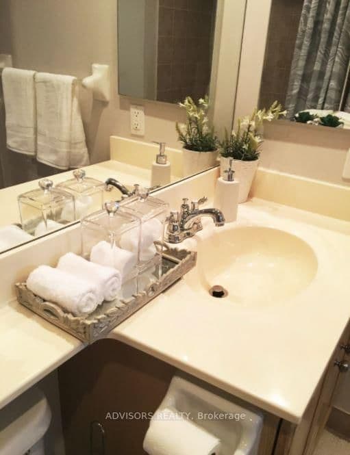 270 Wellington Street, Unit 413 thumbnail 11