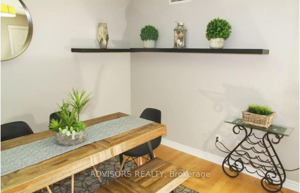 270 Wellington Street, Unit 413 thumbnail 4
