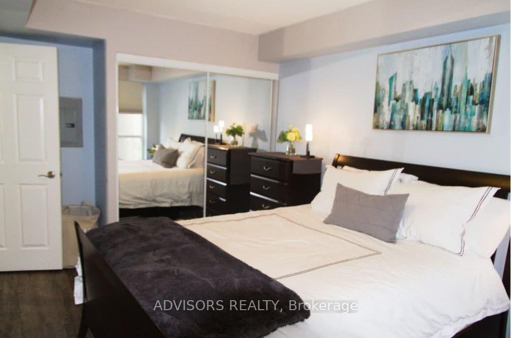 270 Wellington Street, Unit 413 thumbnail 8