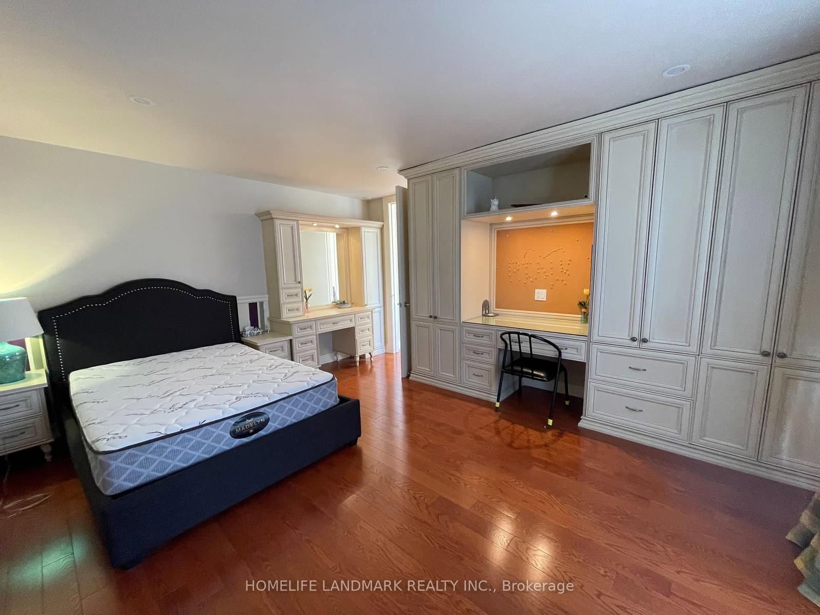 35 Gardiner Road E thumbnail 23