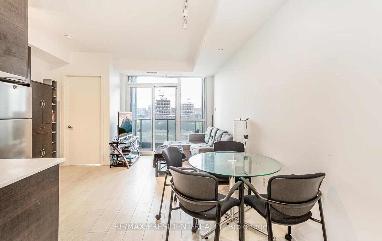 50 Bruyeres Mews, Unit 901 thumbnail 12
