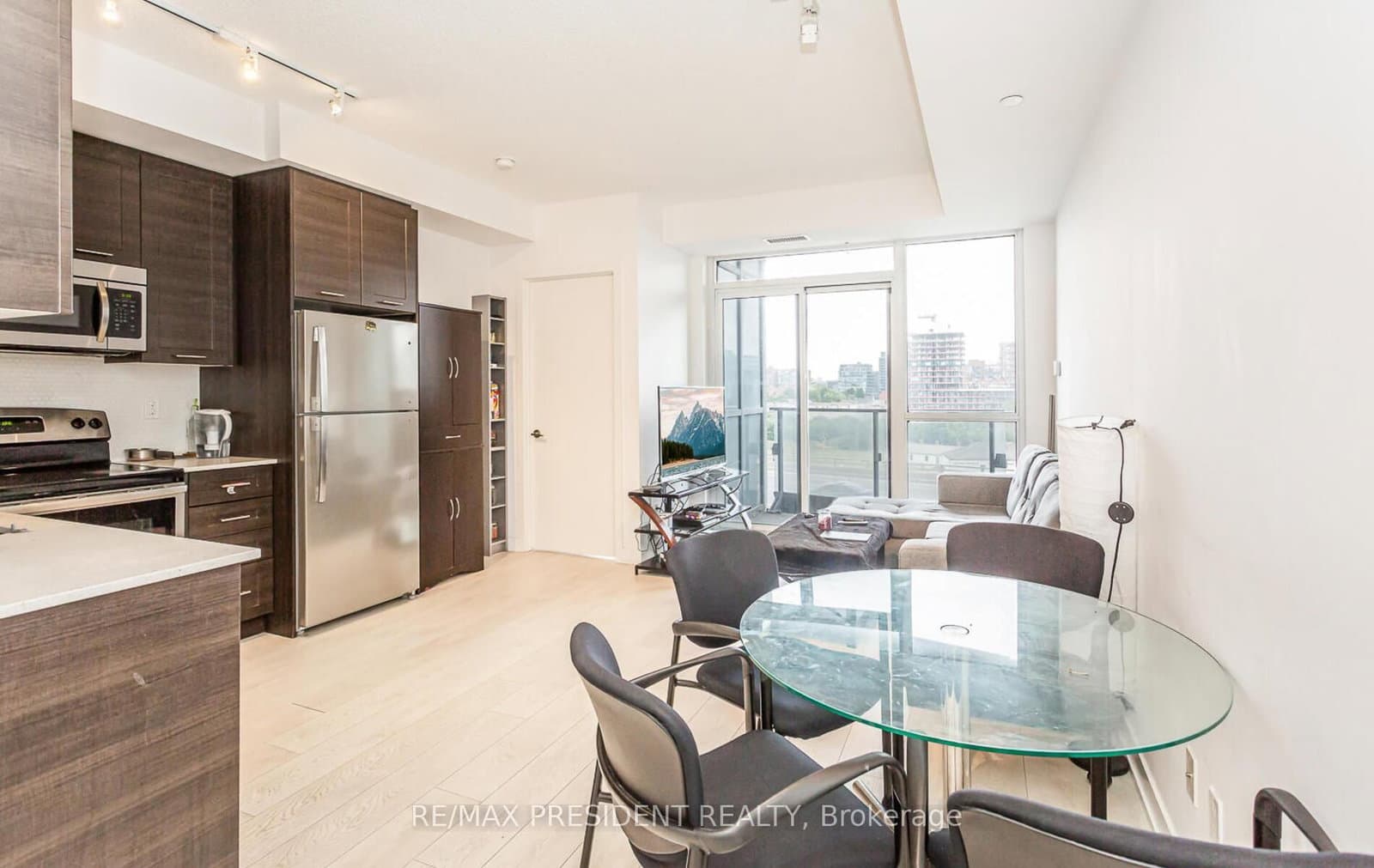 50 Bruyeres Mews, Unit 901 thumbnail 13