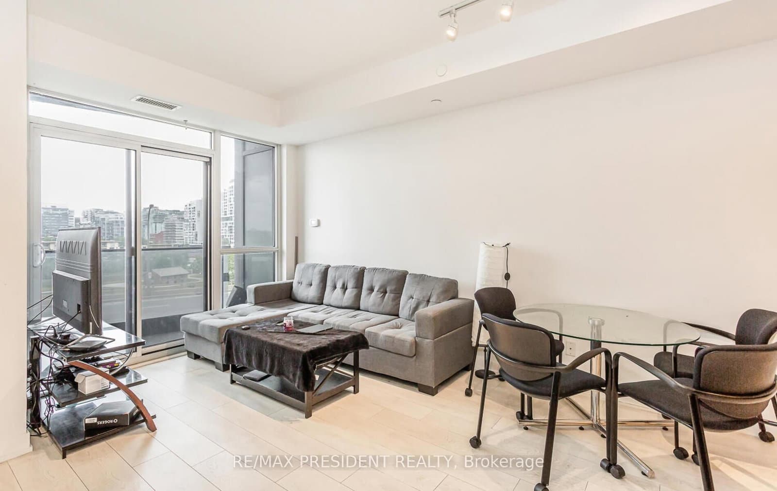 50 Bruyeres Mews, Unit 901 thumbnail 14