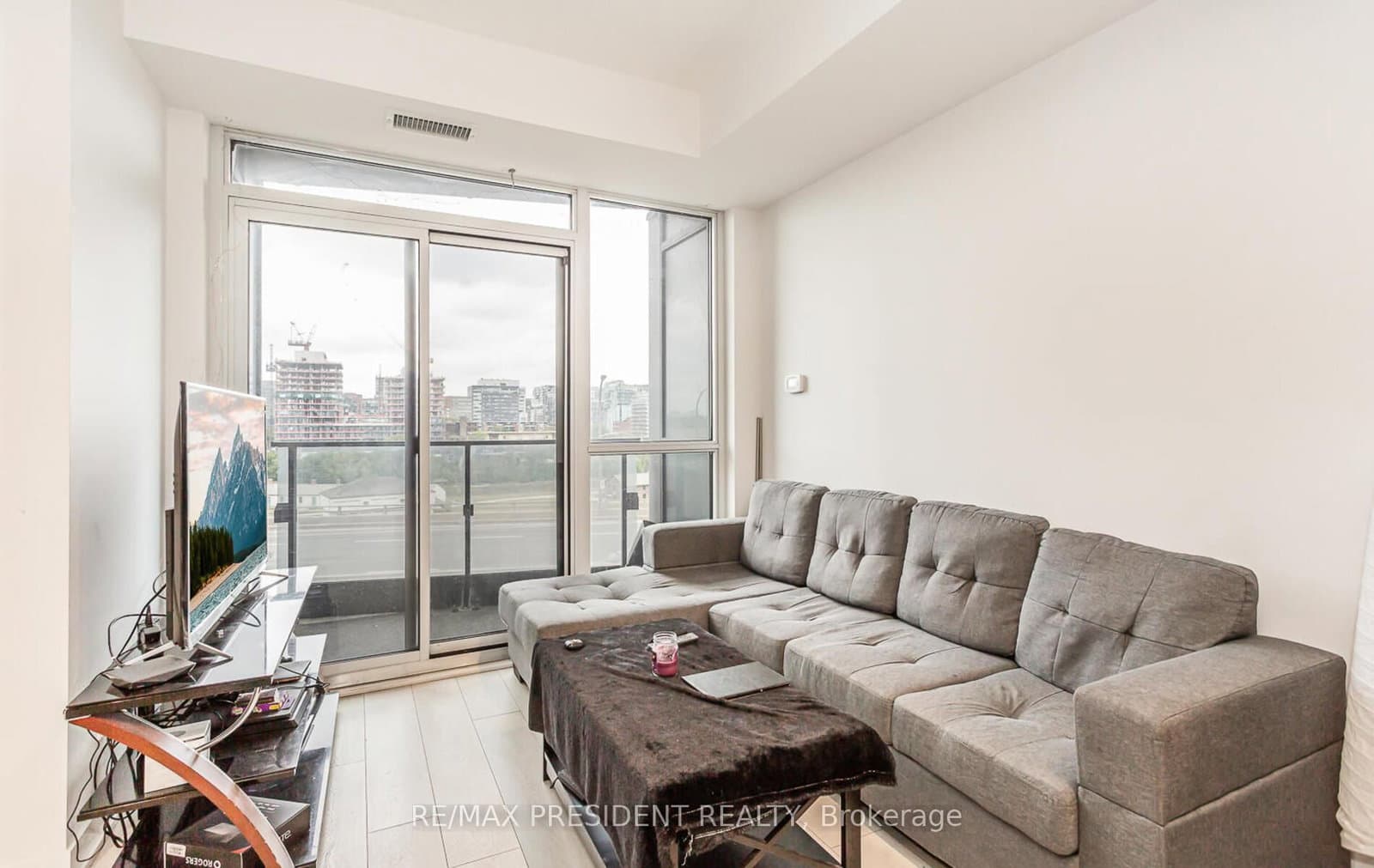 50 Bruyeres Mews, Unit 901 thumbnail 15