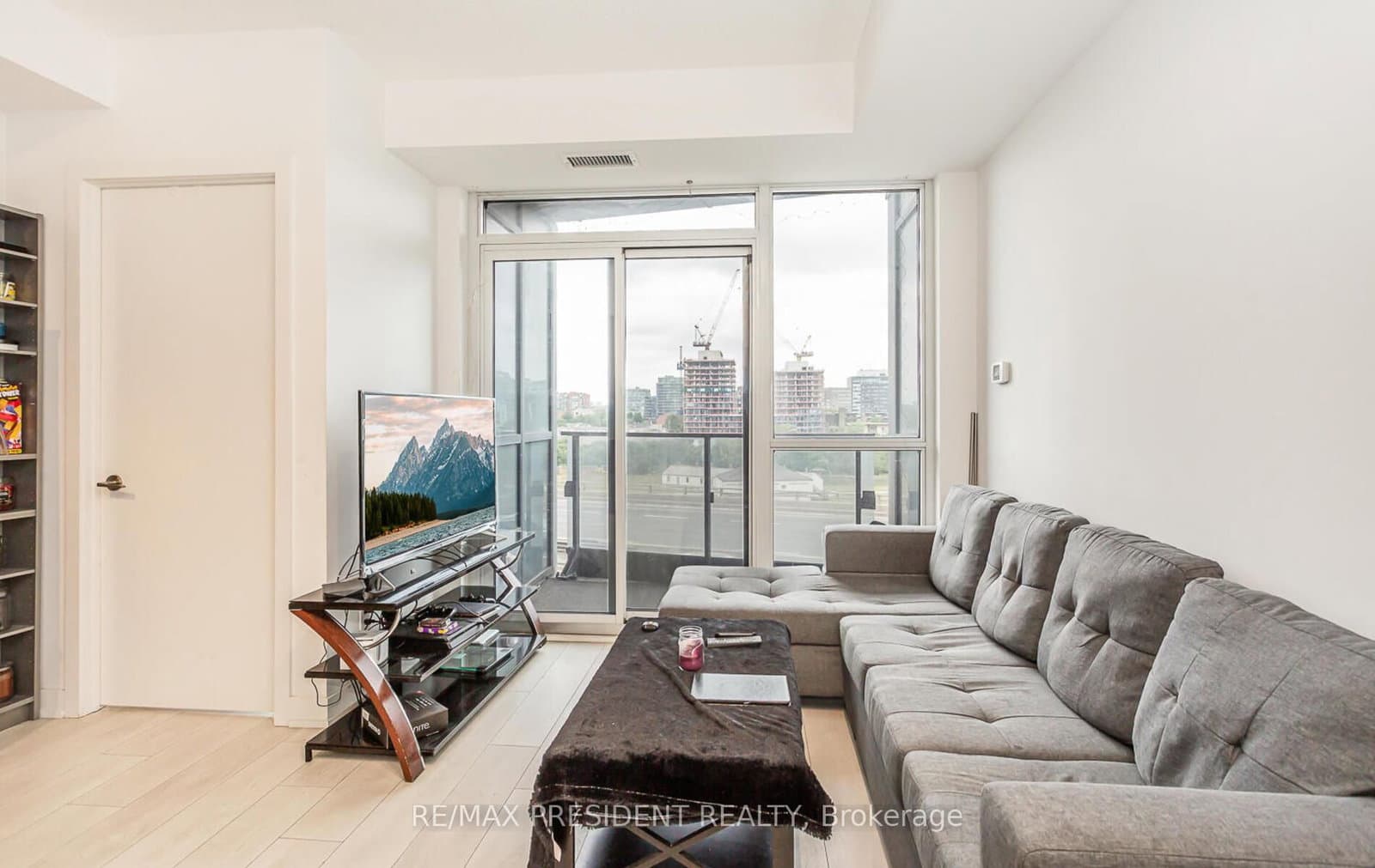 50 Bruyeres Mews, Unit 901 thumbnail 16