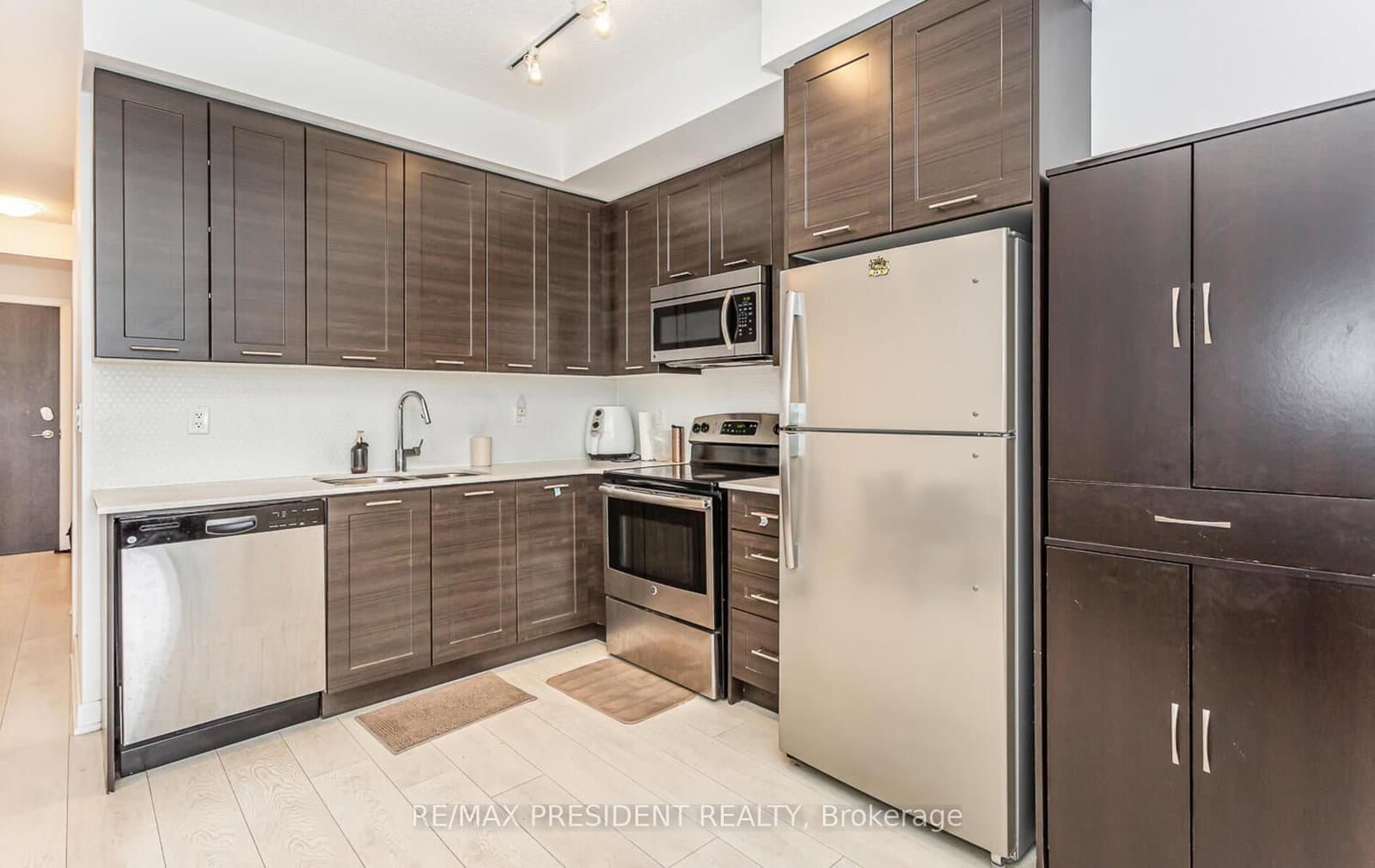 50 Bruyeres Mews, Unit 901 thumbnail 19