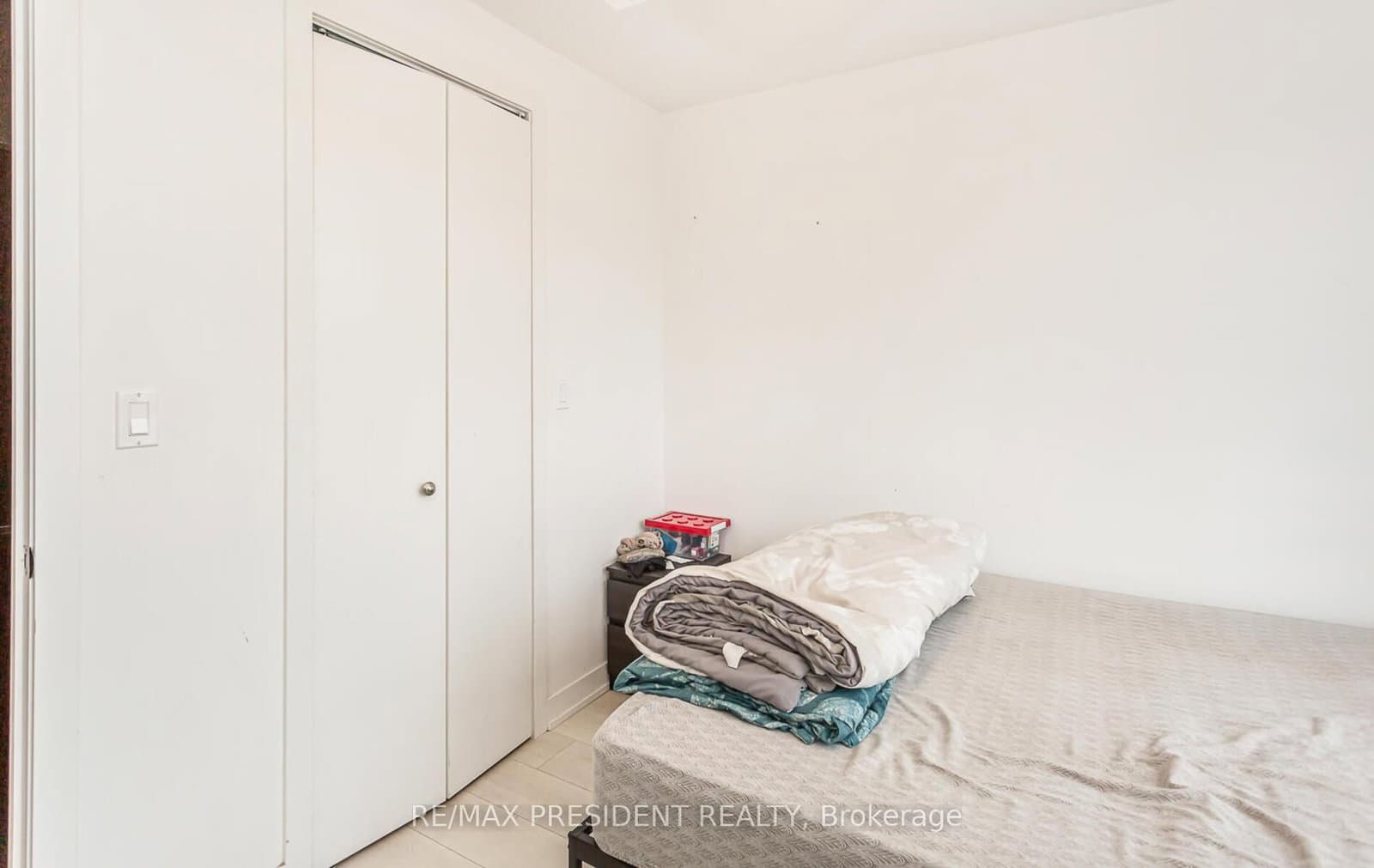 50 Bruyeres Mews, Unit 901 thumbnail 25