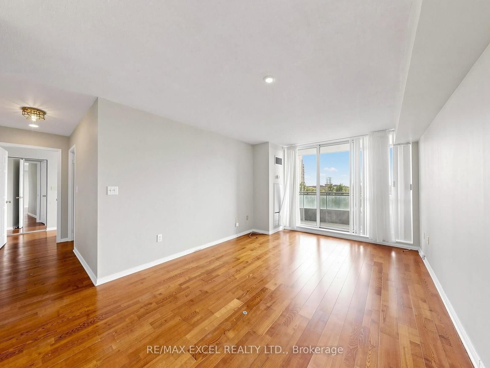 28 Pemberton Avenue, Unit 706 - Image 1