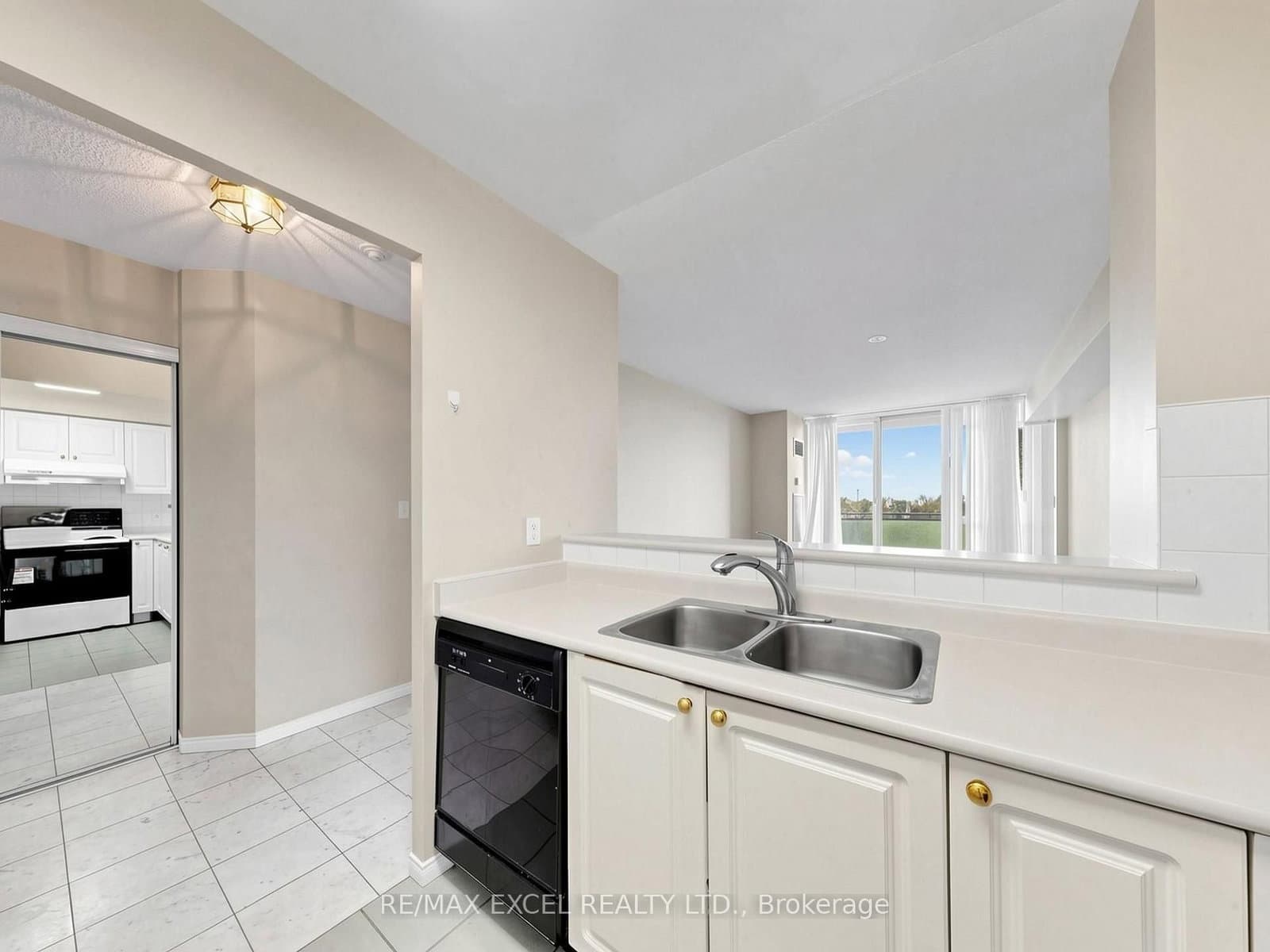 28 Pemberton Avenue, Unit 706 thumbnail 10