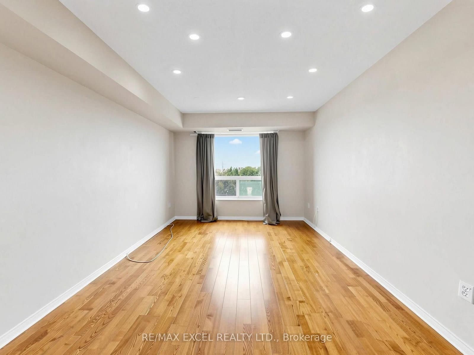 28 Pemberton Avenue, Unit 706 thumbnail 16