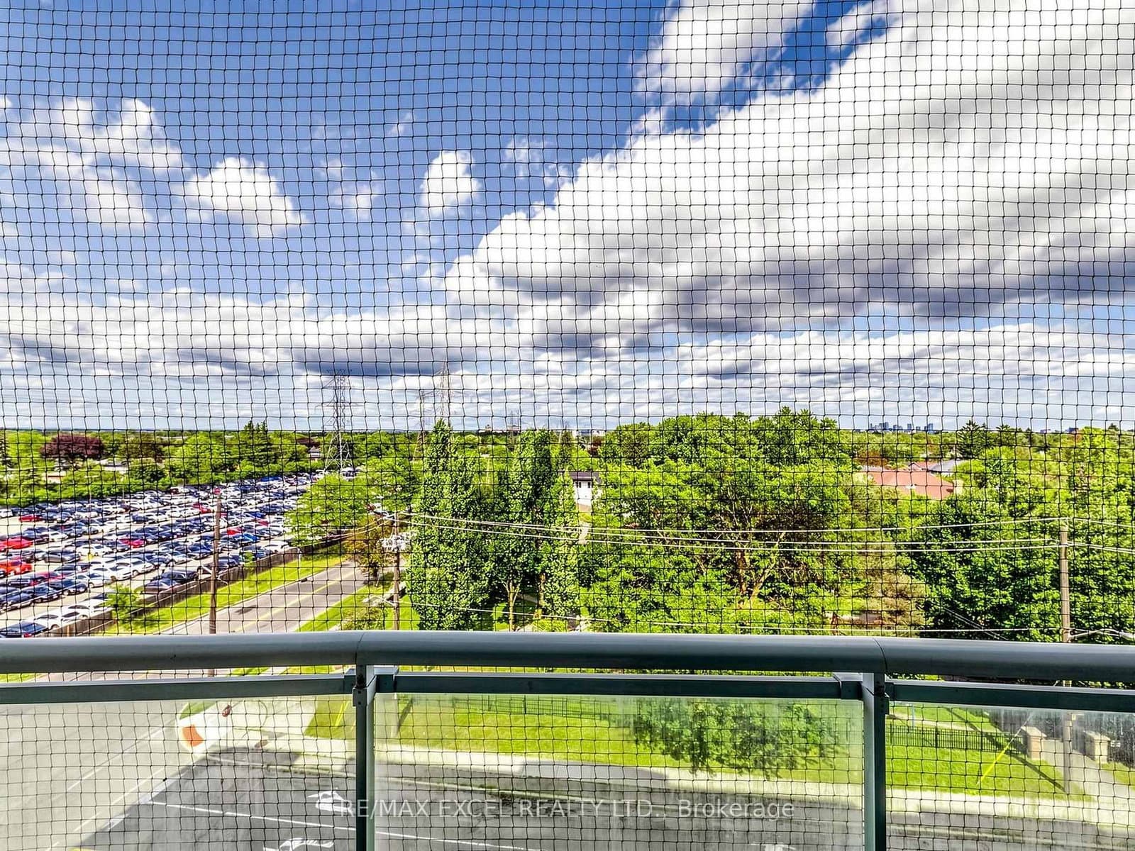 28 Pemberton Avenue, Unit 706 thumbnail 24