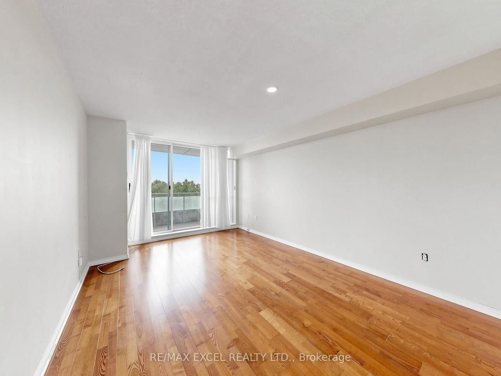 28 Pemberton Avenue, Unit 706 thumbnail 6