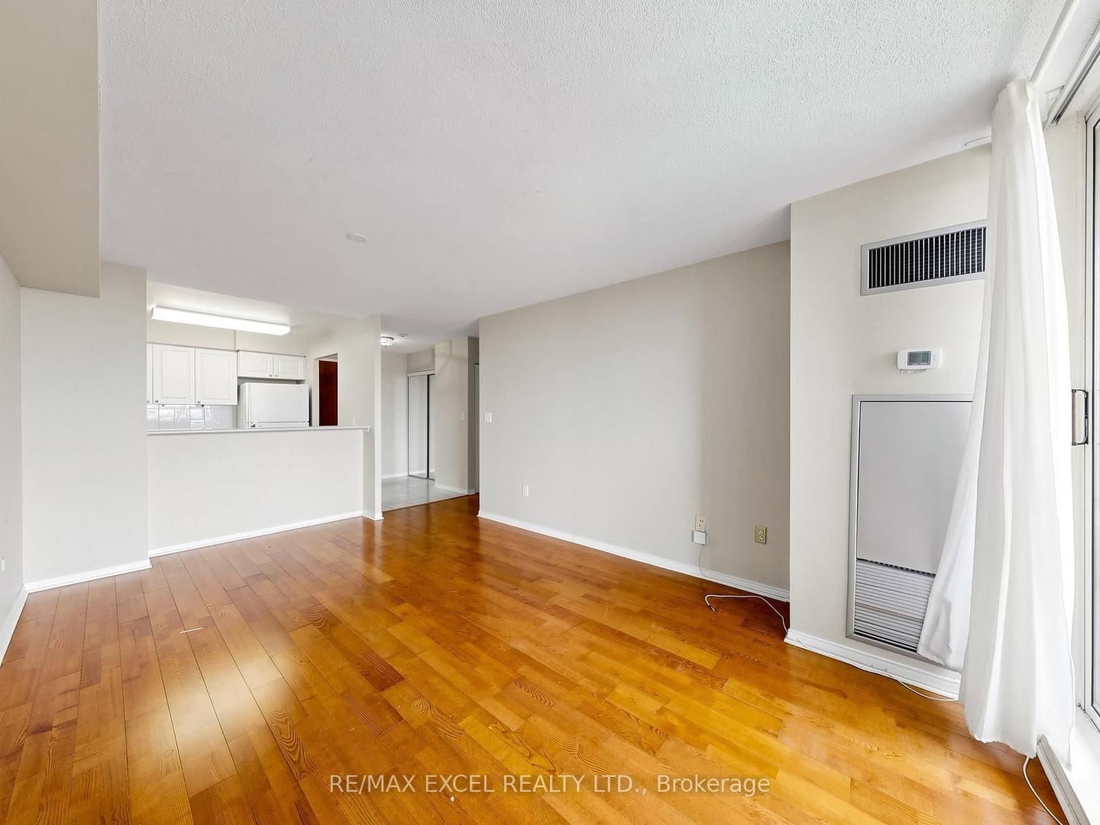 28 Pemberton Avenue, Unit 706 thumbnail 8