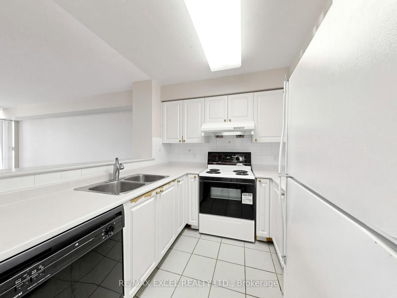 28 Pemberton Avenue, Unit 706 thumbnail 9