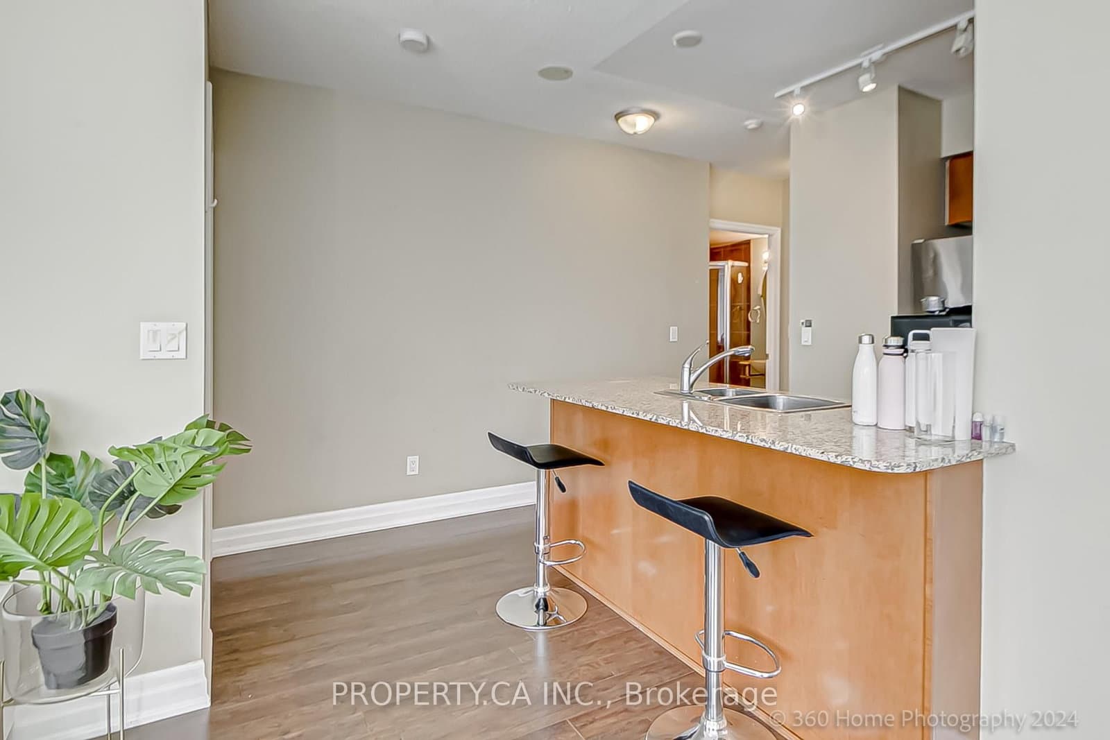 8 Scollard Street, Unit 702 thumbnail 13