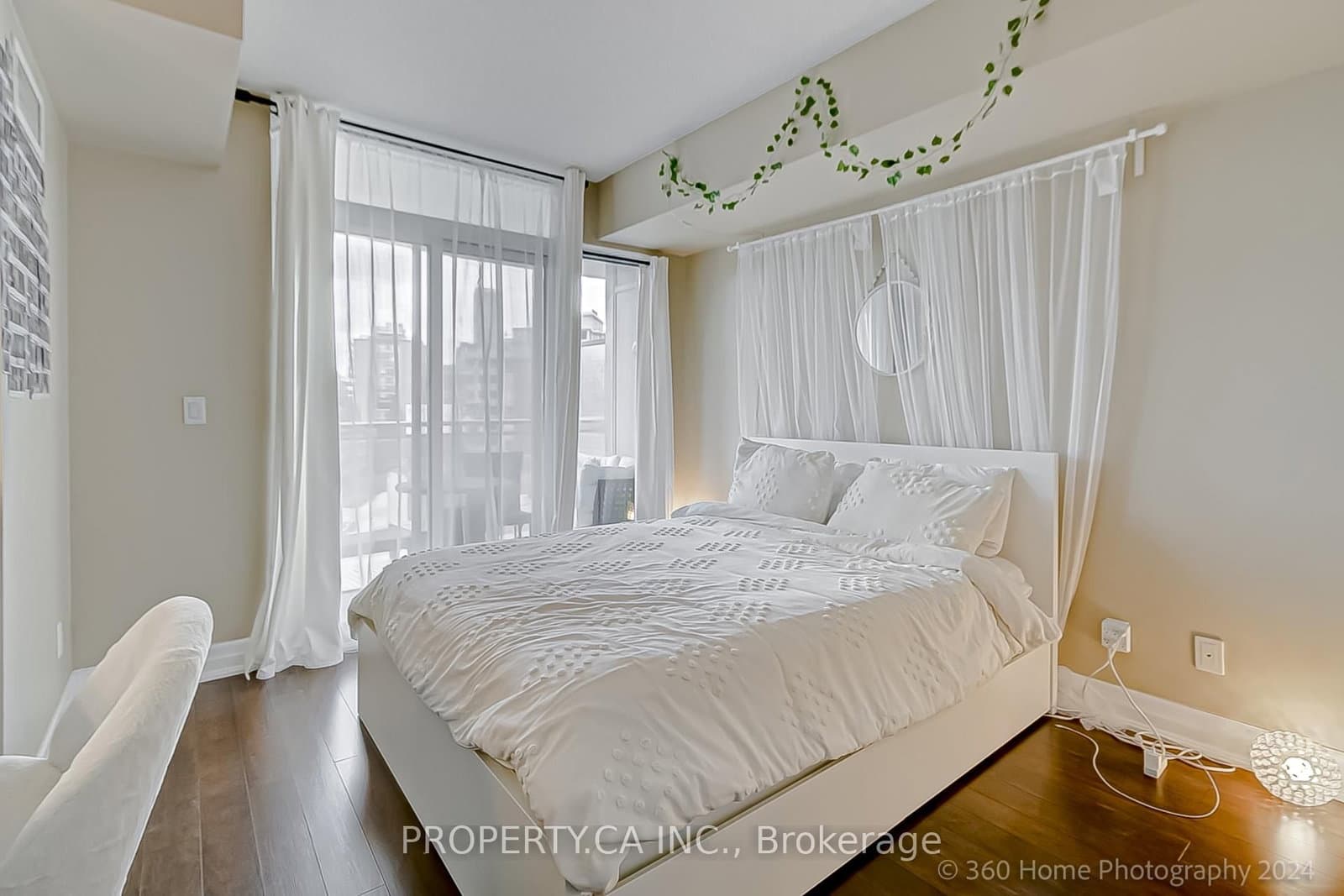 8 Scollard Street, Unit 702 thumbnail 4