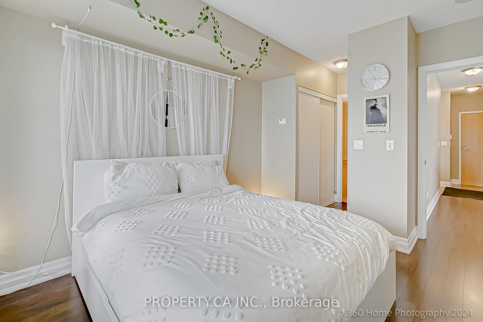 8 Scollard Street, Unit 702 thumbnail 5
