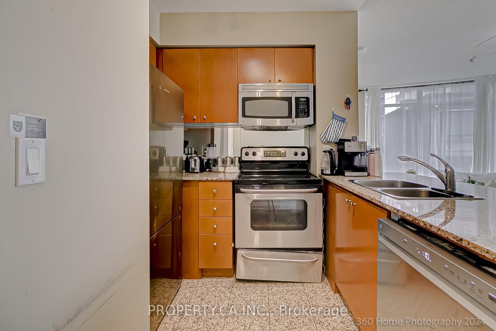 8 Scollard Street, Unit 702 thumbnail 9