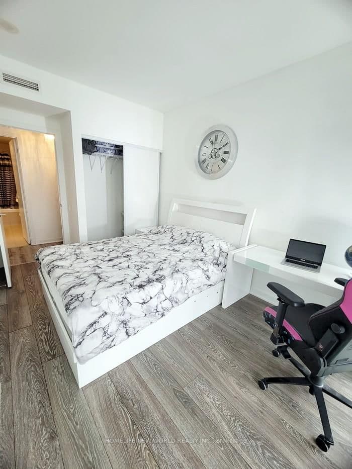 33 Charles Street E, Unit 2706 thumbnail 10