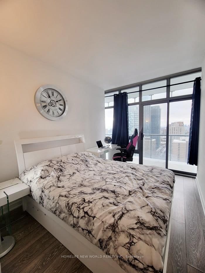 33 Charles Street E, Unit 2706 thumbnail 11