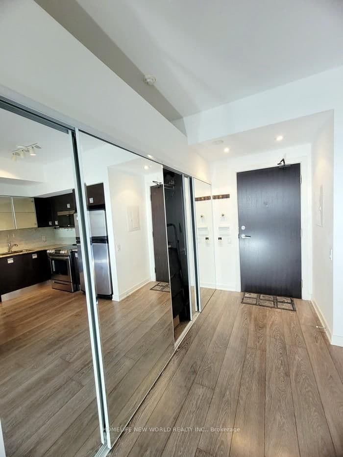 33 Charles Street E, Unit 2706 thumbnail 5