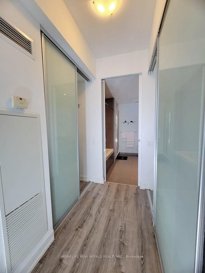 33 Charles Street E, Unit 2706 thumbnail 8