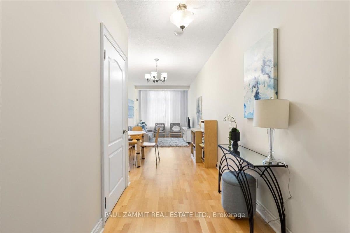 1 Clairtrell Road, Unit 101 thumbnail 4