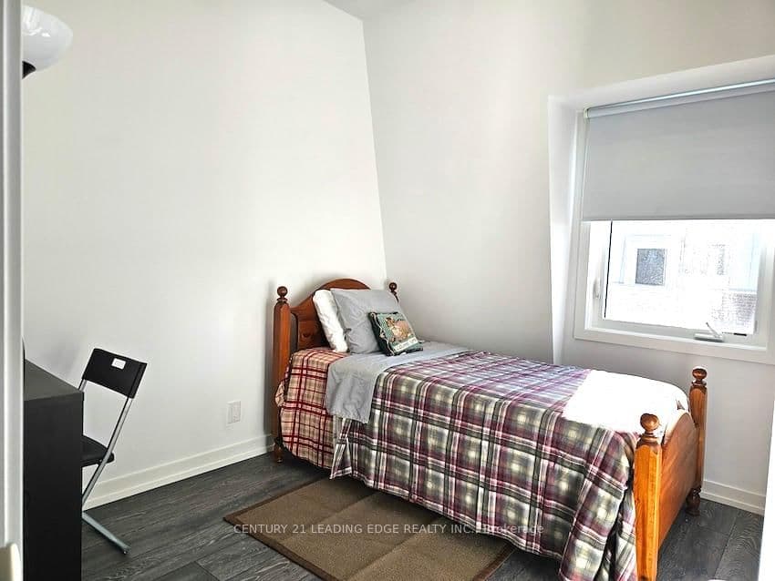 10 Spruce Pines Crescent, Unit Room2 thumbnail 3