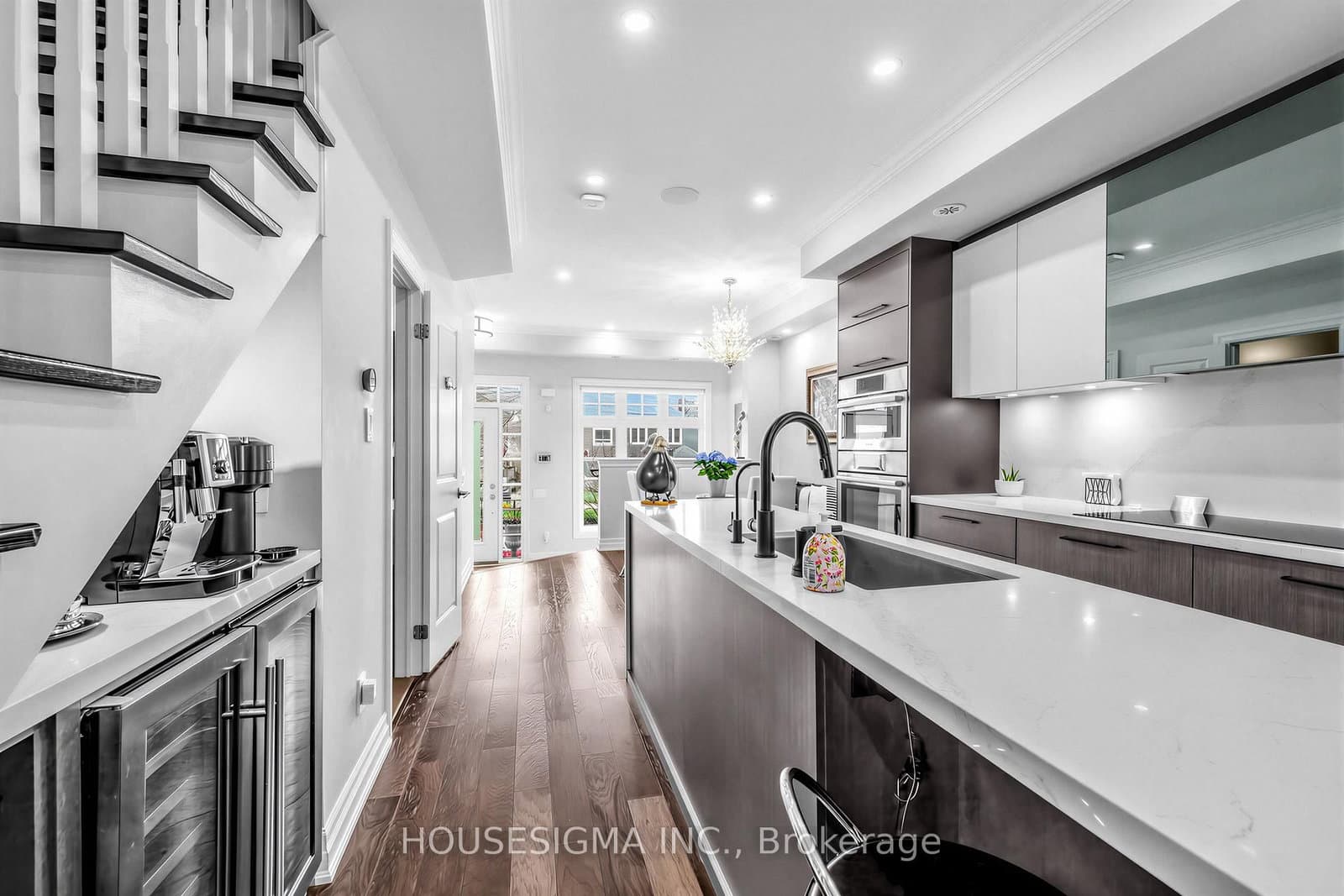 361 Roehampton Avenue thumbnail 10