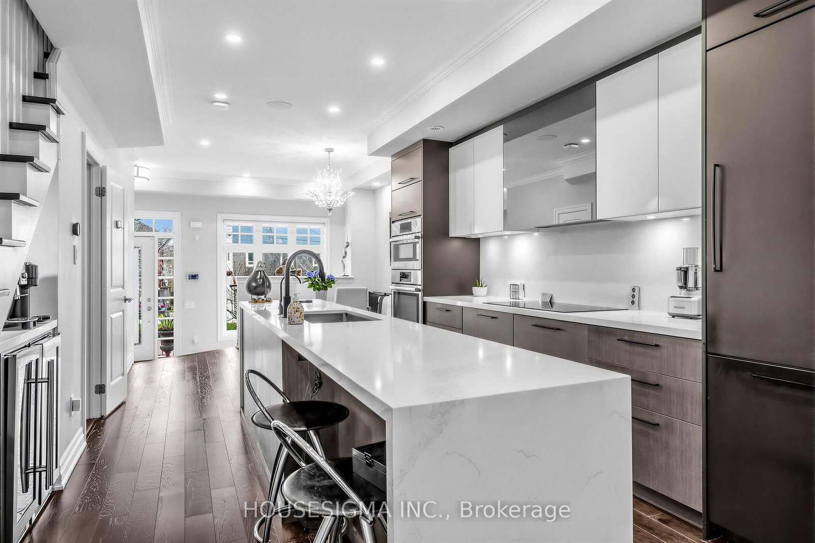 361 Roehampton Avenue thumbnail 11