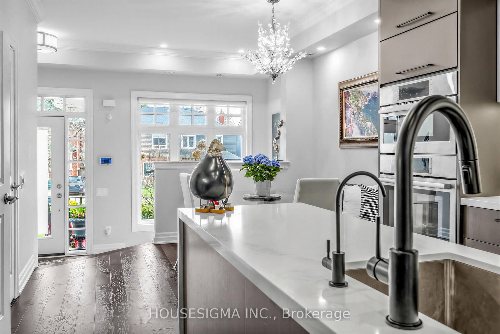 361 Roehampton Avenue thumbnail 13