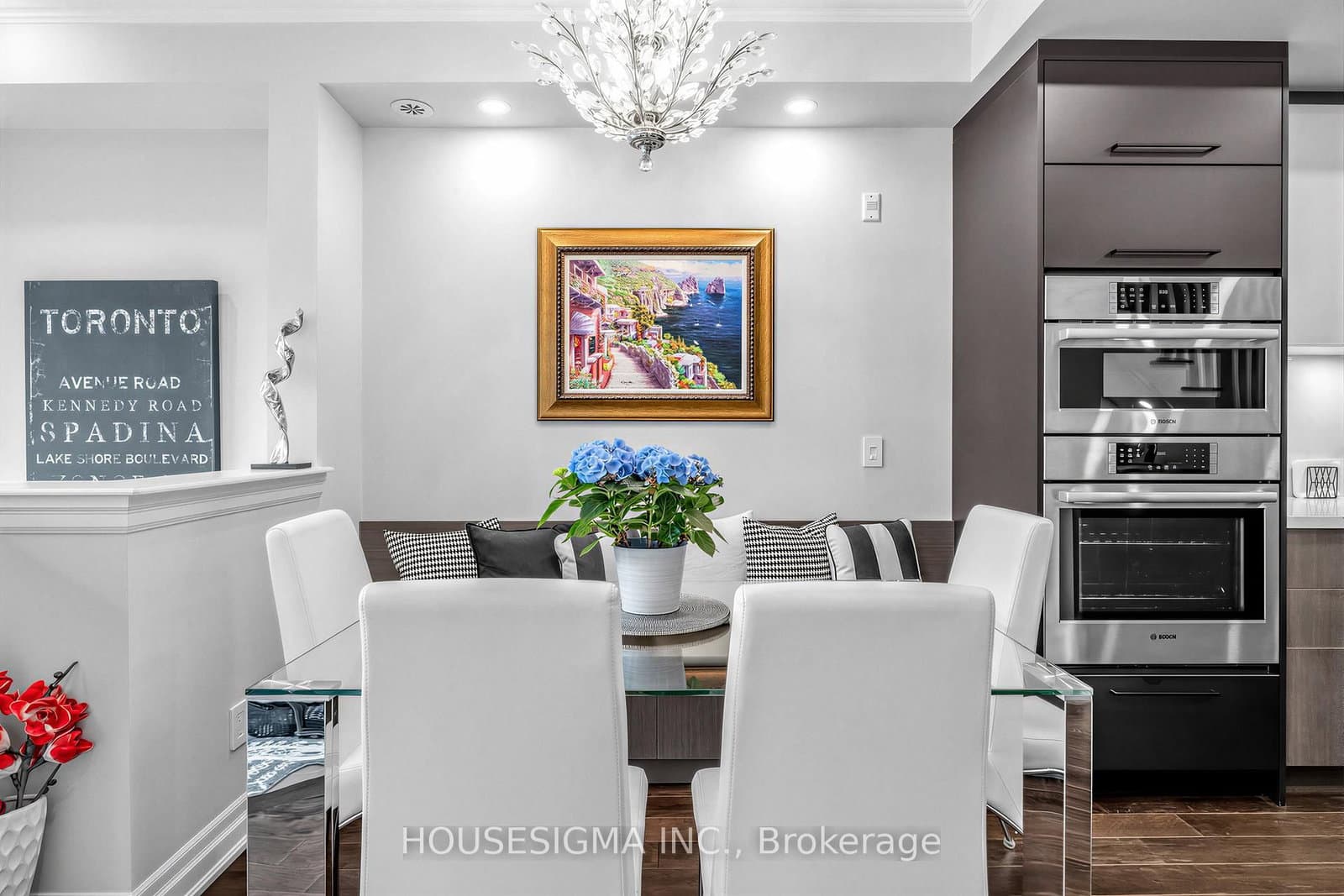 361 Roehampton Avenue thumbnail 5